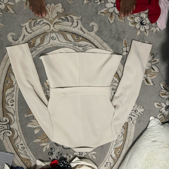 Elegant Cream Women's Pant Suit Set - Picture 5 of 8